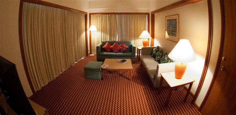Parkcity Everly Hotel Мири Екстериор снимка