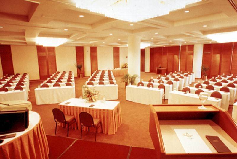 Parkcity Everly Hotel Мири Екстериор снимка