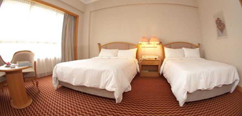 Parkcity Everly Hotel Мири Екстериор снимка