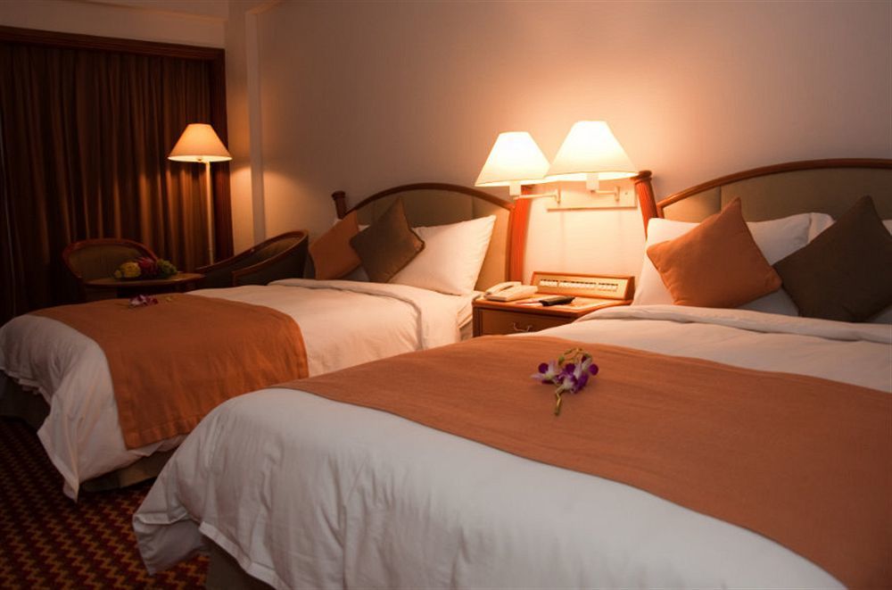 Parkcity Everly Hotel Мири Екстериор снимка