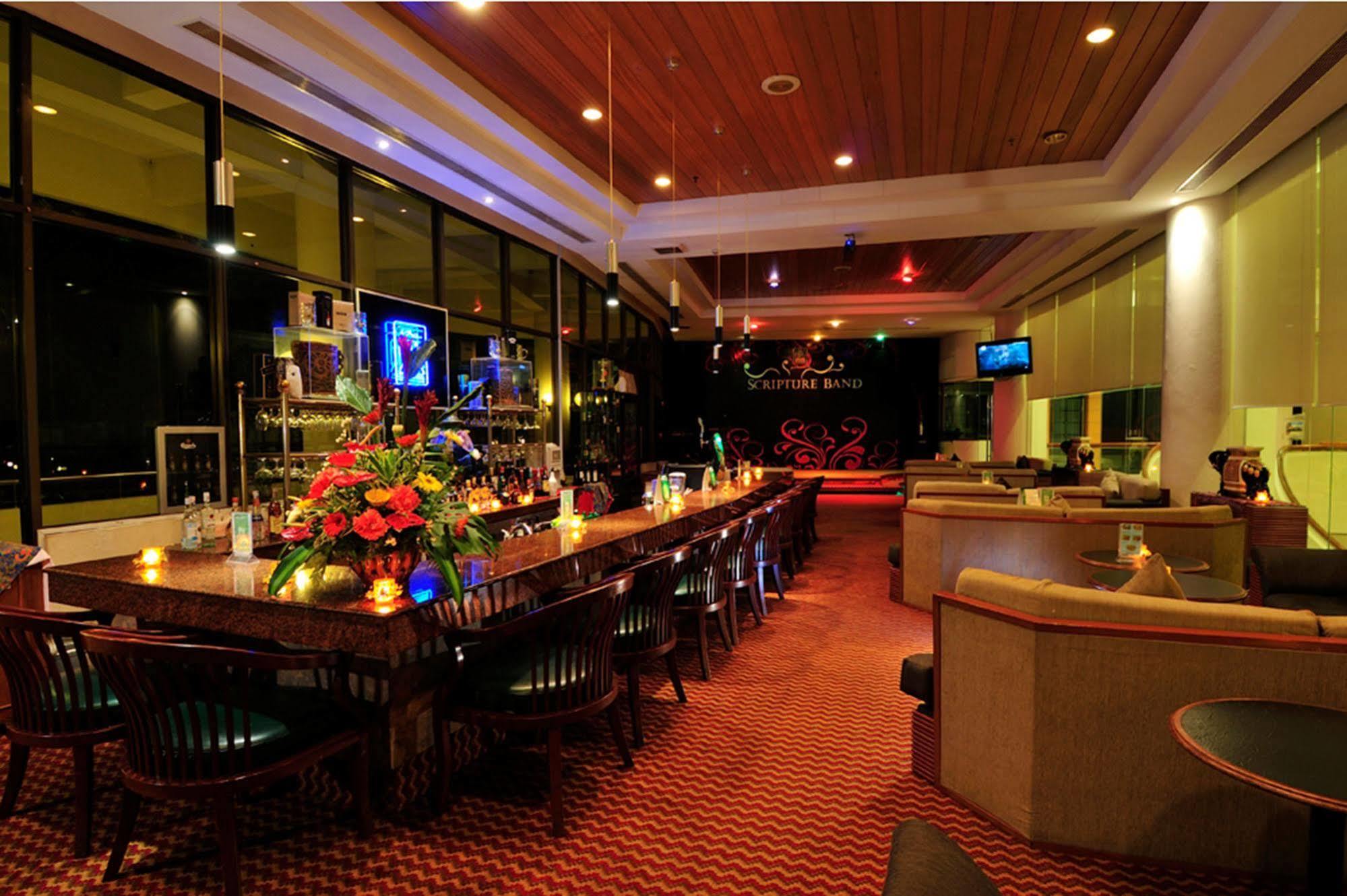 Parkcity Everly Hotel Мири Екстериор снимка