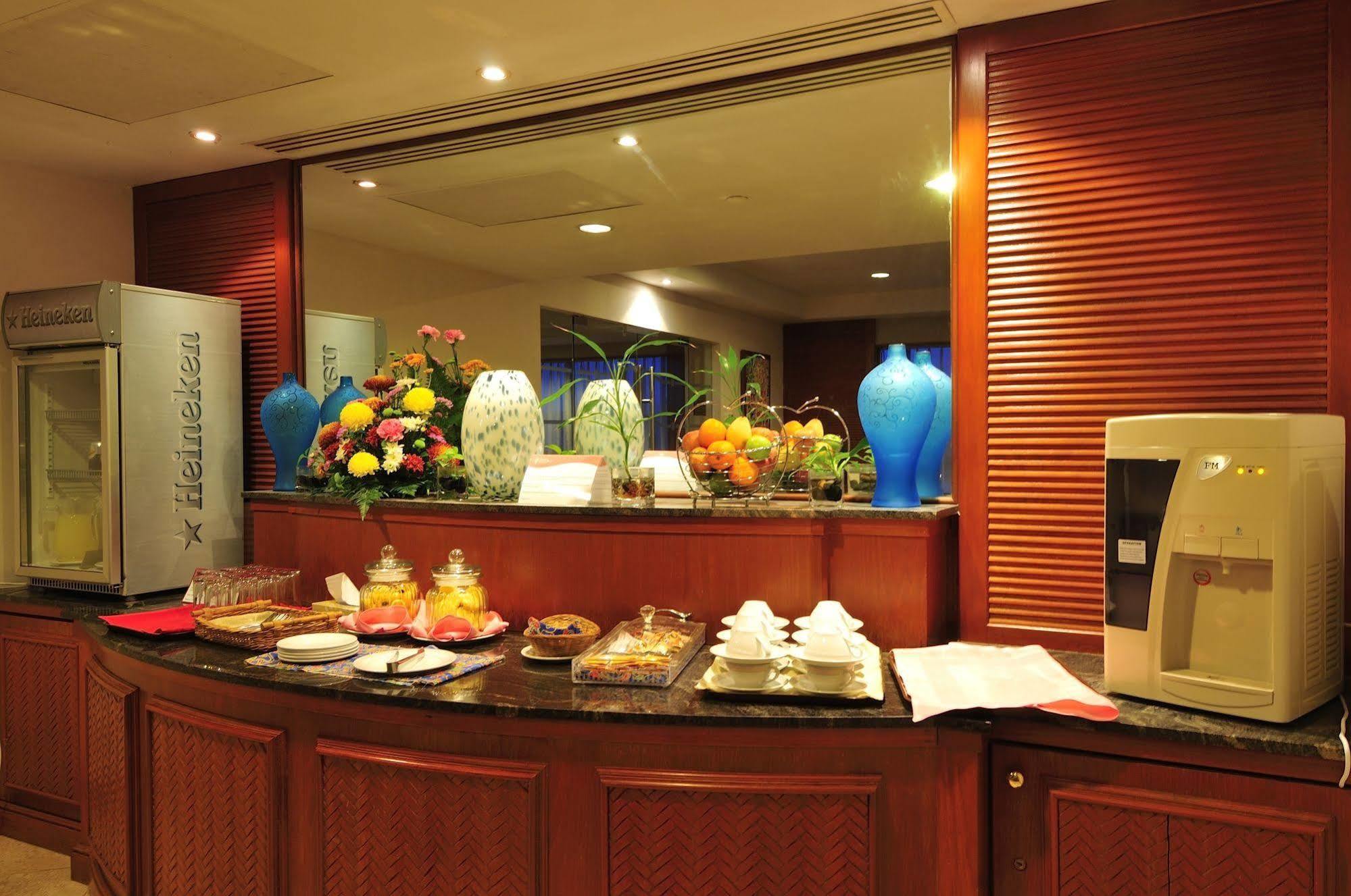 Parkcity Everly Hotel Мири Екстериор снимка