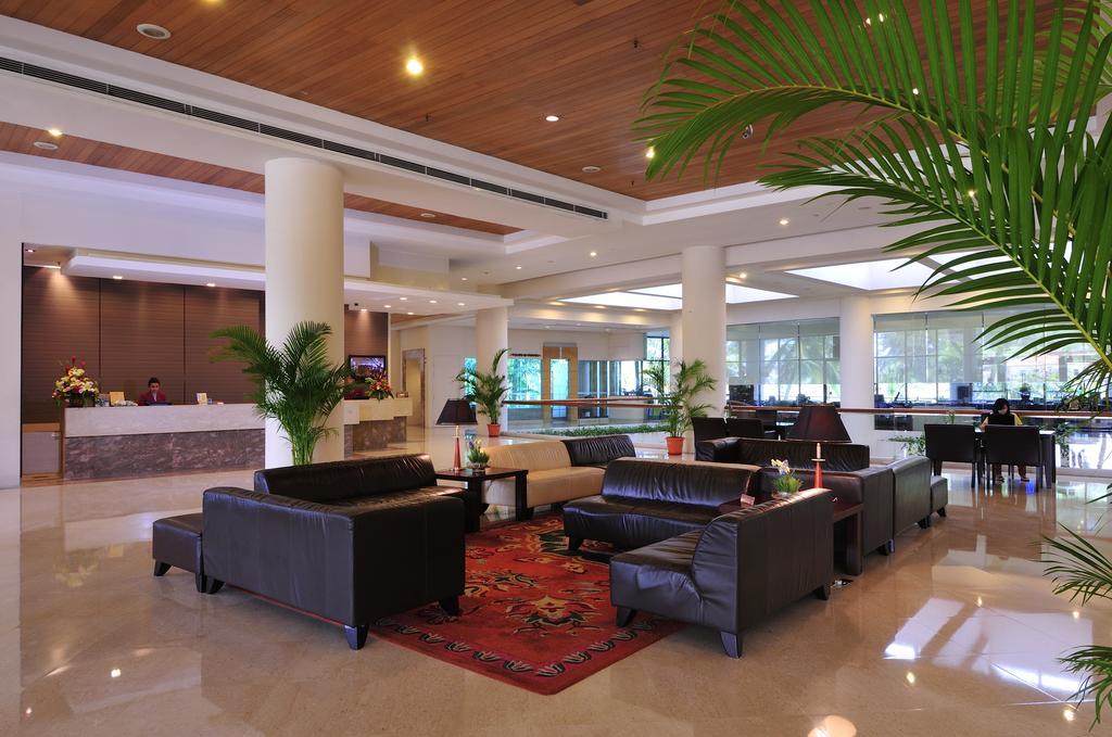 Parkcity Everly Hotel Мири Екстериор снимка